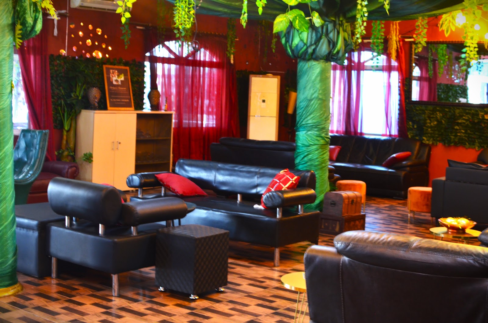 Hideout lounge seating